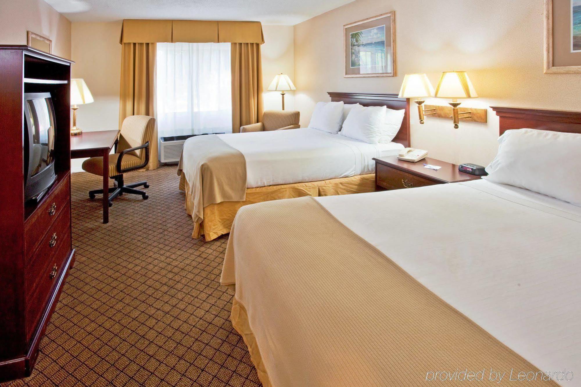 Holiday Inn Express Hotel & Suites Bradenton West, An Ihg Hotel Екстериор снимка
