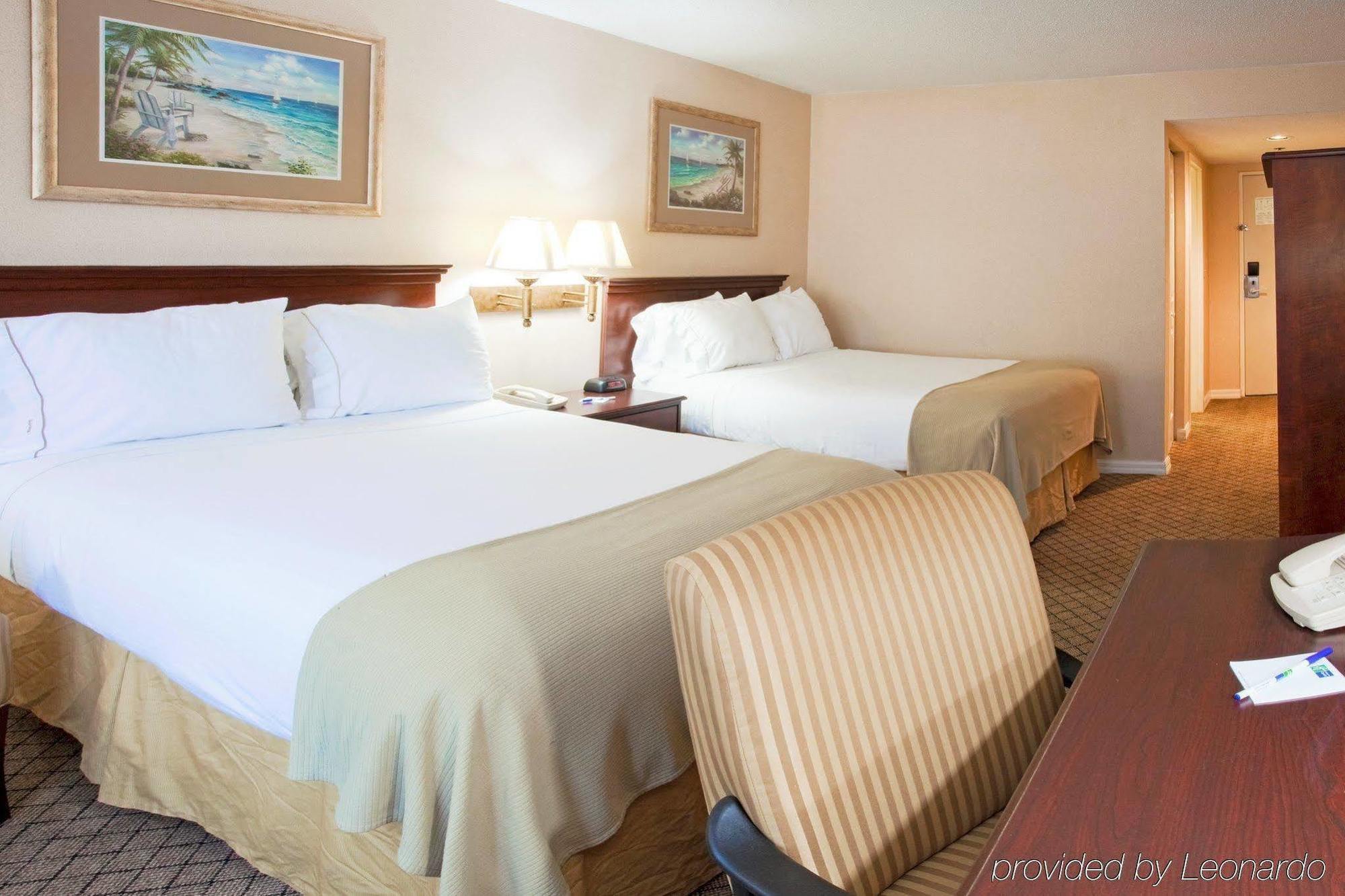 Holiday Inn Express Hotel & Suites Bradenton West, An Ihg Hotel Екстериор снимка